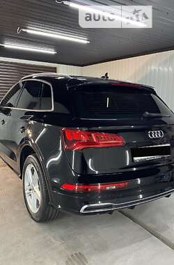 Позашляховик / Кросовер Audi Q5 2020 в Києві