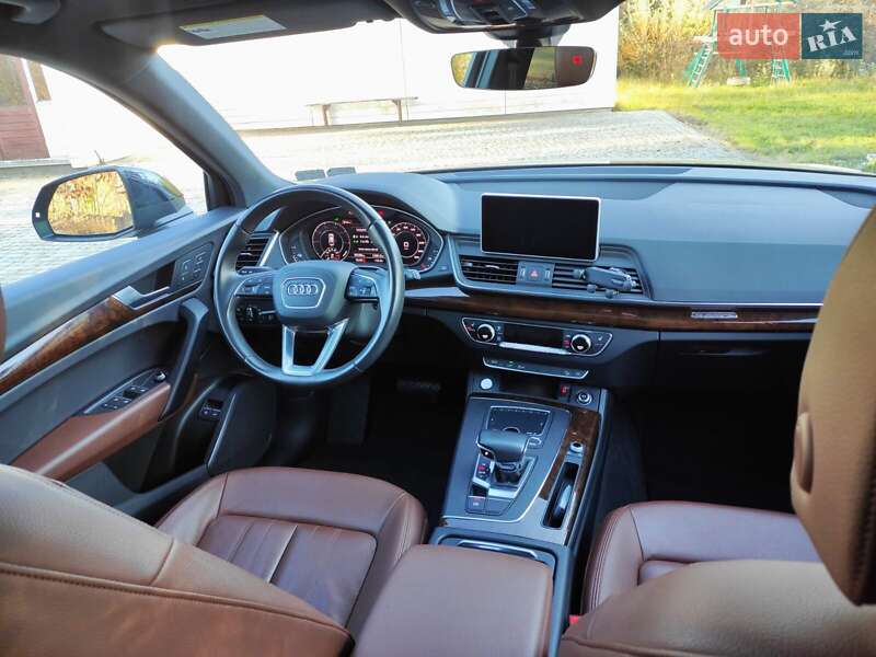 Внедорожник / Кроссовер Audi Q5 2020 в Нововолынске