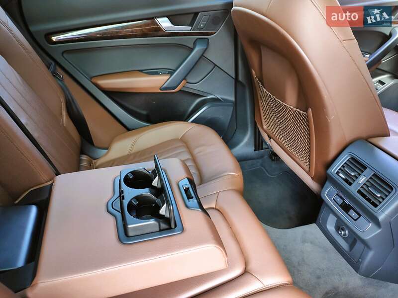 Внедорожник / Кроссовер Audi Q5 2020 в Нововолынске