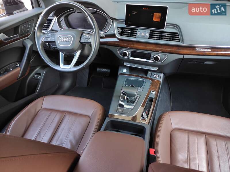 Внедорожник / Кроссовер Audi Q5 2020 в Нововолынске