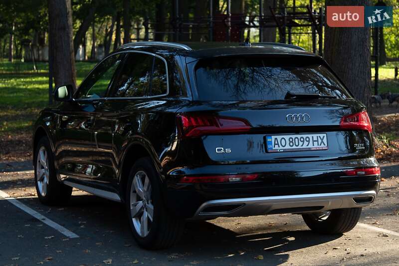Внедорожник / Кроссовер Audi Q5 2018 в Ужгороде