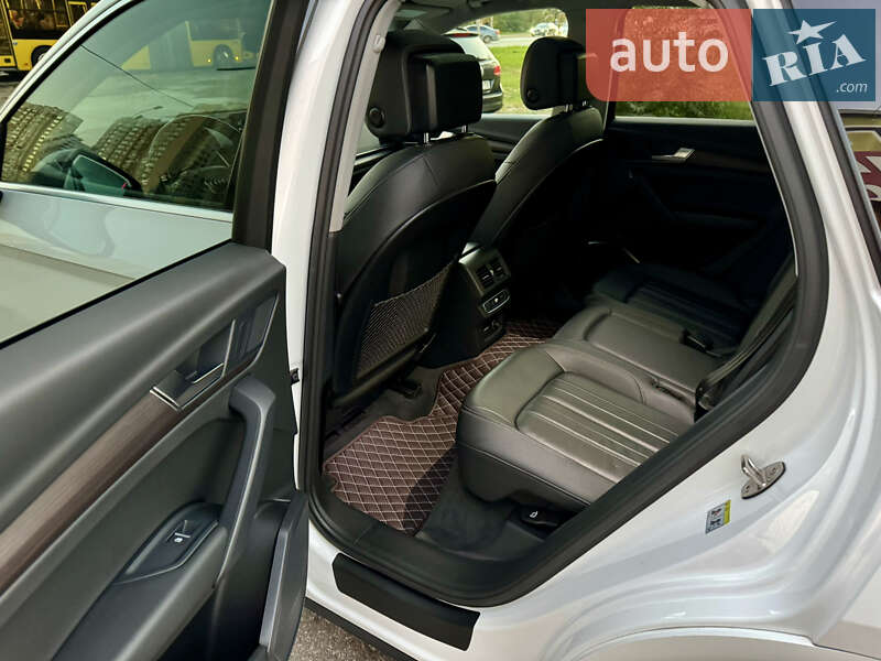 Внедорожник / Кроссовер Audi Q5 2021 в Киеве