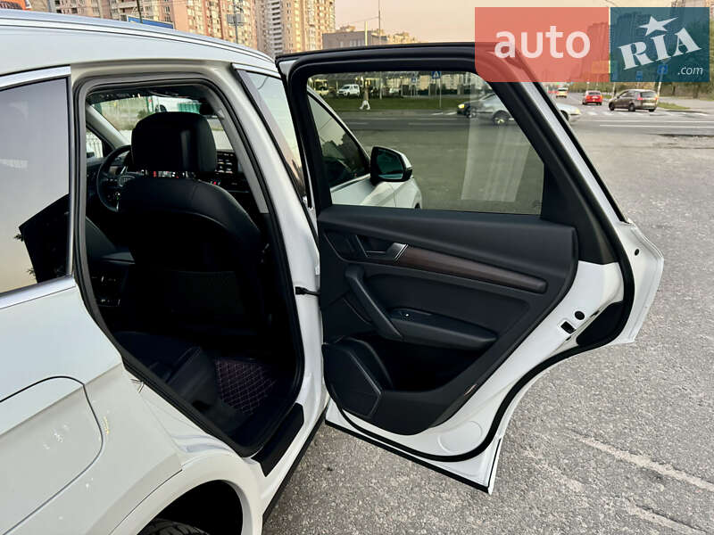 Внедорожник / Кроссовер Audi Q5 2021 в Киеве