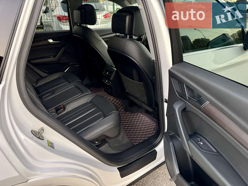 Внедорожник / Кроссовер Audi Q5 2021 в Киеве