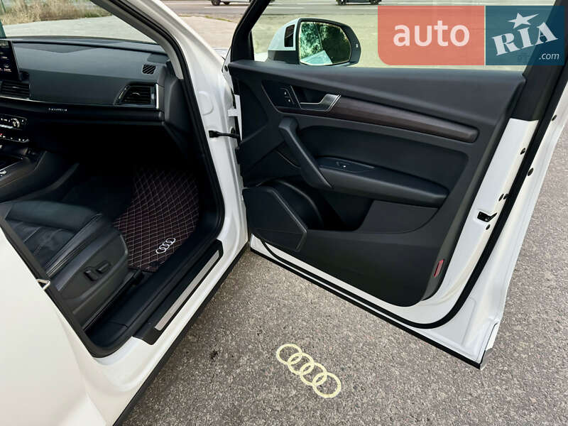 Внедорожник / Кроссовер Audi Q5 2021 в Киеве