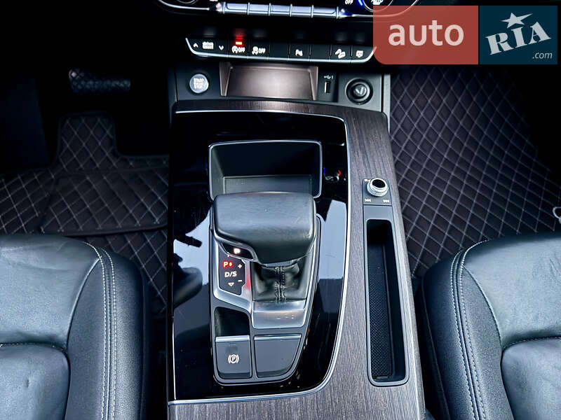 Внедорожник / Кроссовер Audi Q5 2021 в Киеве