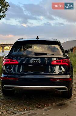 Внедорожник / Кроссовер Audi Q5 2018 в 
