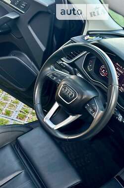Внедорожник / Кроссовер Audi Q5 2018 в 