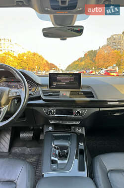 Внедорожник / Кроссовер Audi Q5 2018 в 
