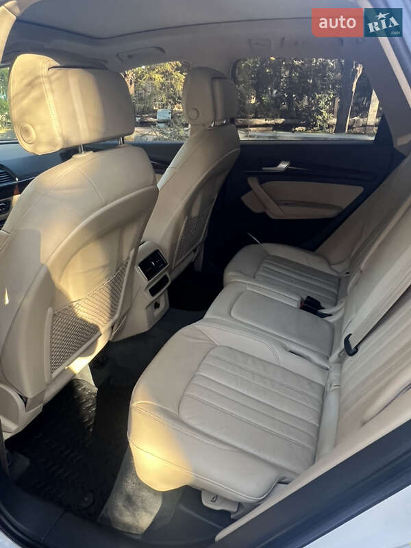 Внедорожник / Кроссовер Audi Q5 2017 в Одессе