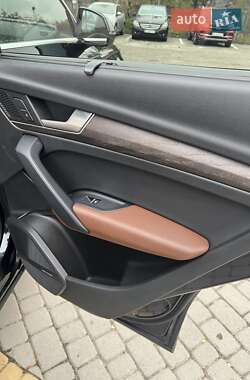 Внедорожник / Кроссовер Audi Q5 2018 в 