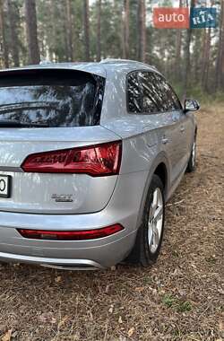 Внедорожник / Кроссовер Audi Q5 2018 в 