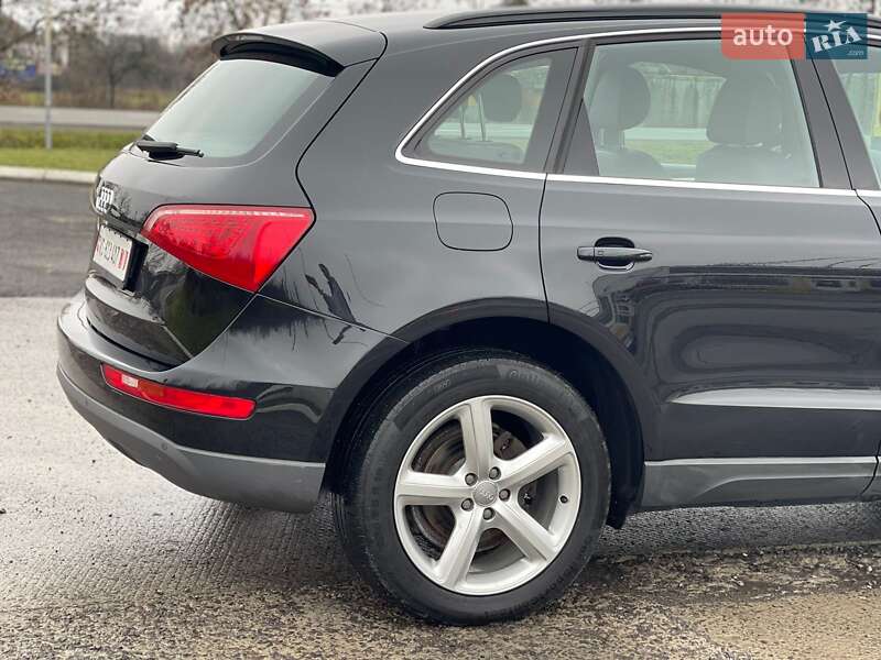 Внедорожник / Кроссовер Audi Q5 2011 в Ужгороде