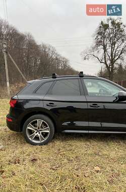 Внедорожник / Кроссовер Audi Q5 2018 в 