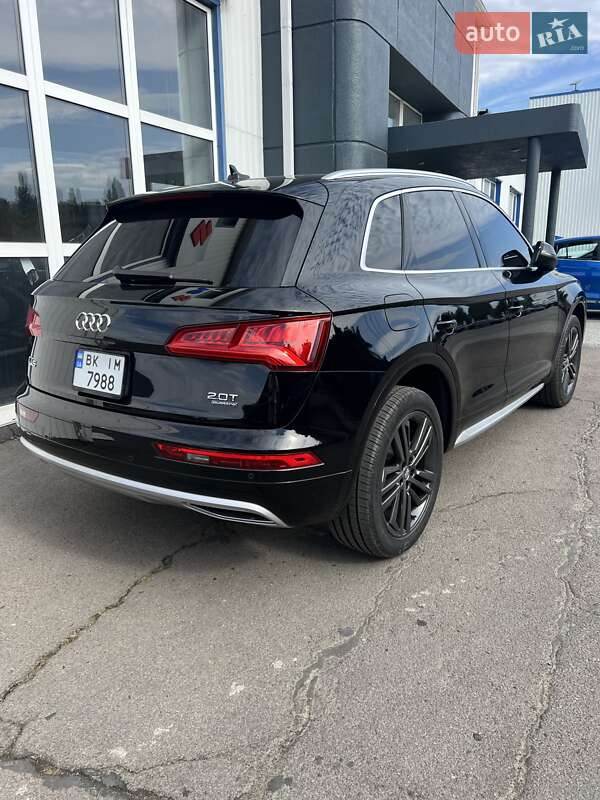 Внедорожник / Кроссовер Audi Q5 2018 в Ровно
