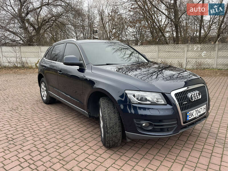 Внедорожник / Кроссовер Audi Q5 2010 в 