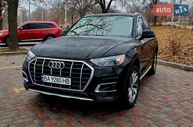 Позашляховик / Кросовер Audi Q5 2021 в 