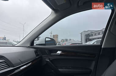 Внедорожник / Кроссовер Audi Q5 2017 в 