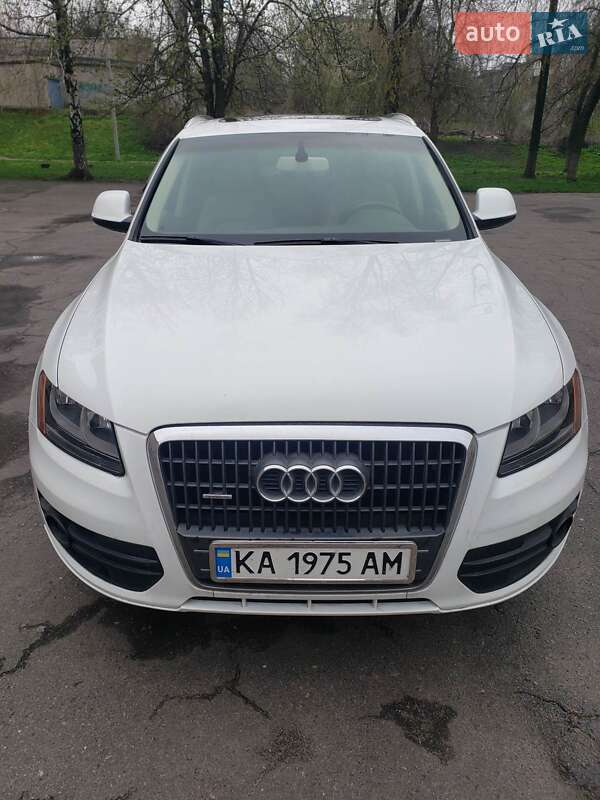 Внедорожник / Кроссовер Audi Q5 2010 в Каменском
