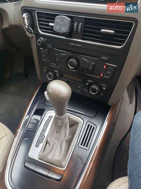 Внедорожник / Кроссовер Audi Q5 2010 в Каменском