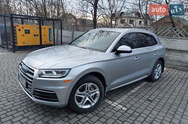 Внедорожник / Кроссовер Audi Q5 2018 в 