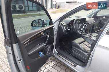 Внедорожник / Кроссовер Audi Q5 2018 в 