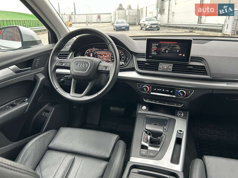 Внедорожник / Кроссовер Audi Q5 2020 в Киеве