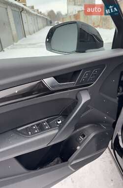 Внедорожник / Кроссовер Audi Q5 2018 в 