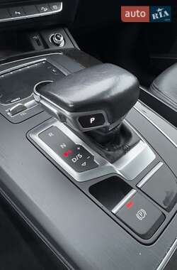 Внедорожник / Кроссовер Audi Q5 2018 в 