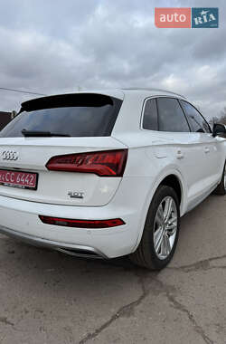Внедорожник / Кроссовер Audi Q5 2018 в 