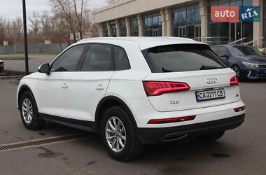 Внедорожник / Кроссовер Audi Q5 2017 в 