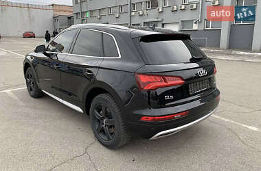 Позашляховик / Кросовер Audi Q5 2017 в 