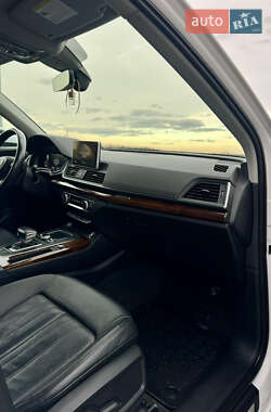 Внедорожник / Кроссовер Audi Q5 2016 в 