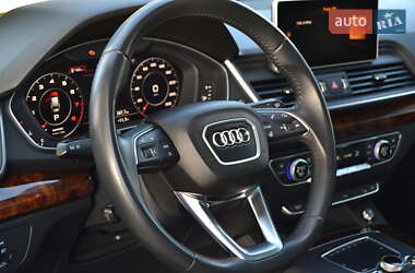 Внедорожник / Кроссовер Audi Q5 2017 в 