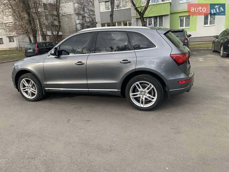 Позашляховик / Кросовер Audi Q5 2013 в Новояворівську