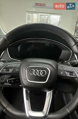 Внедорожник / Кроссовер Audi Q5 2021 в 