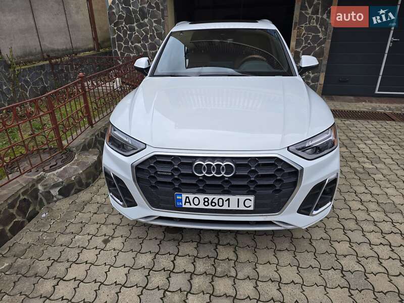 Позашляховик / Кросовер Audi Q5 2021 в 