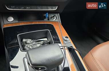 Внедорожник / Кроссовер Audi Q5 2021 в 