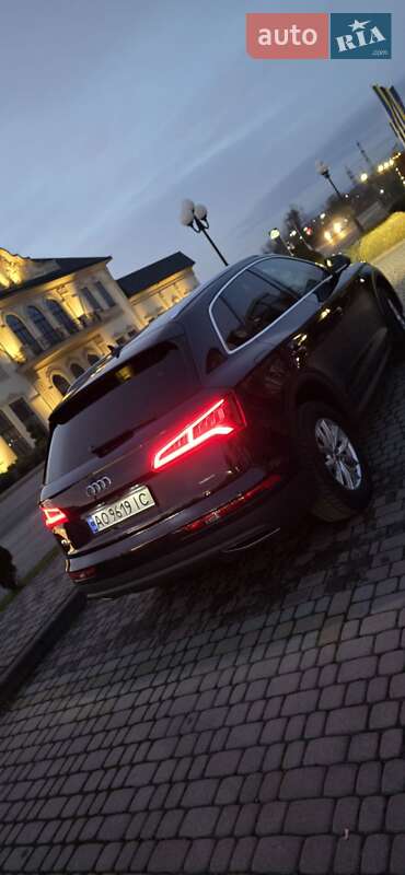 Внедорожник / Кроссовер Audi Q5 2019 в Ужгороде