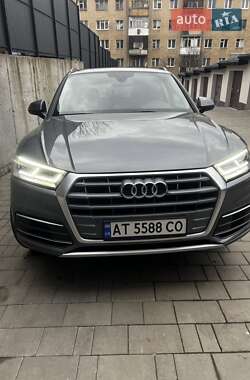 Внедорожник / Кроссовер Audi Q5 2018 в 