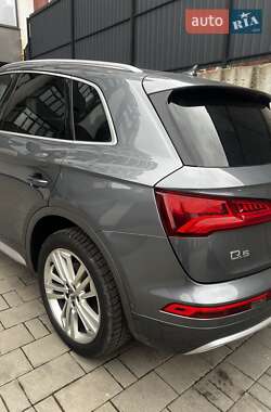 Внедорожник / Кроссовер Audi Q5 2018 в 