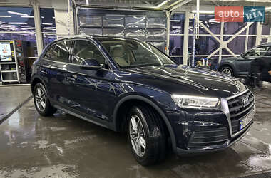 Внедорожник / Кроссовер Audi Q5 2018 в 