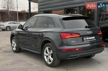 Внедорожник / Кроссовер Audi Q5 2018 в 