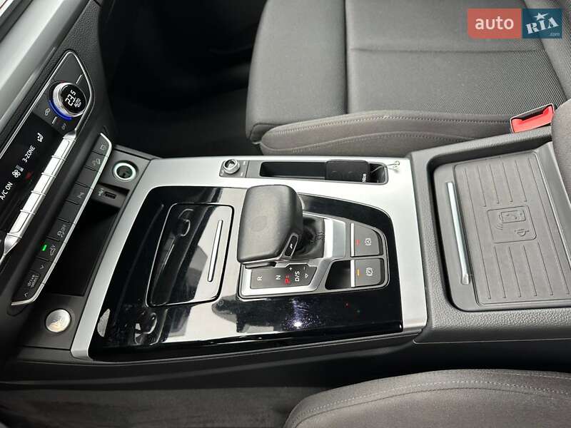 Внедорожник / Кроссовер Audi Q5 2021 в Луцке