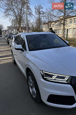 Внедорожник / Кроссовер Audi Q5 2018 в 