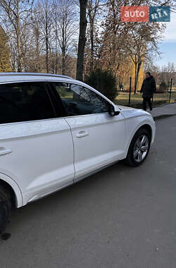 Внедорожник / Кроссовер Audi Q5 2018 в 