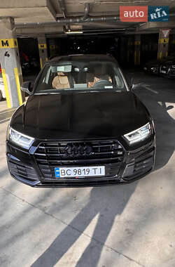 Внедорожник / Кроссовер Audi Q5 2017 в 