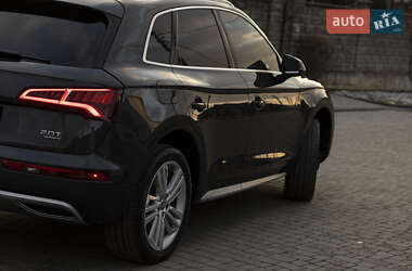 Внедорожник / Кроссовер Audi Q5 2018 в 