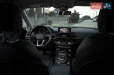 Внедорожник / Кроссовер Audi Q5 2018 в 