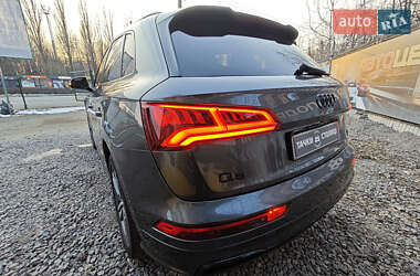 Внедорожник / Кроссовер Audi Q5 2017 в 